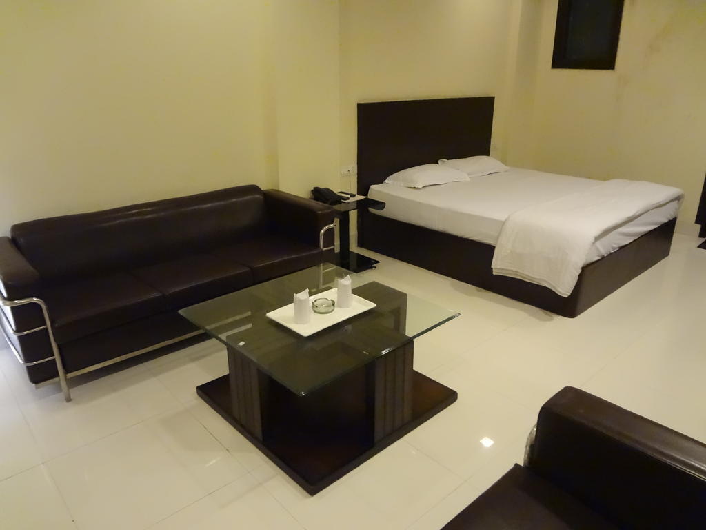 Hotel Siam International Delhi  Buitenkant foto