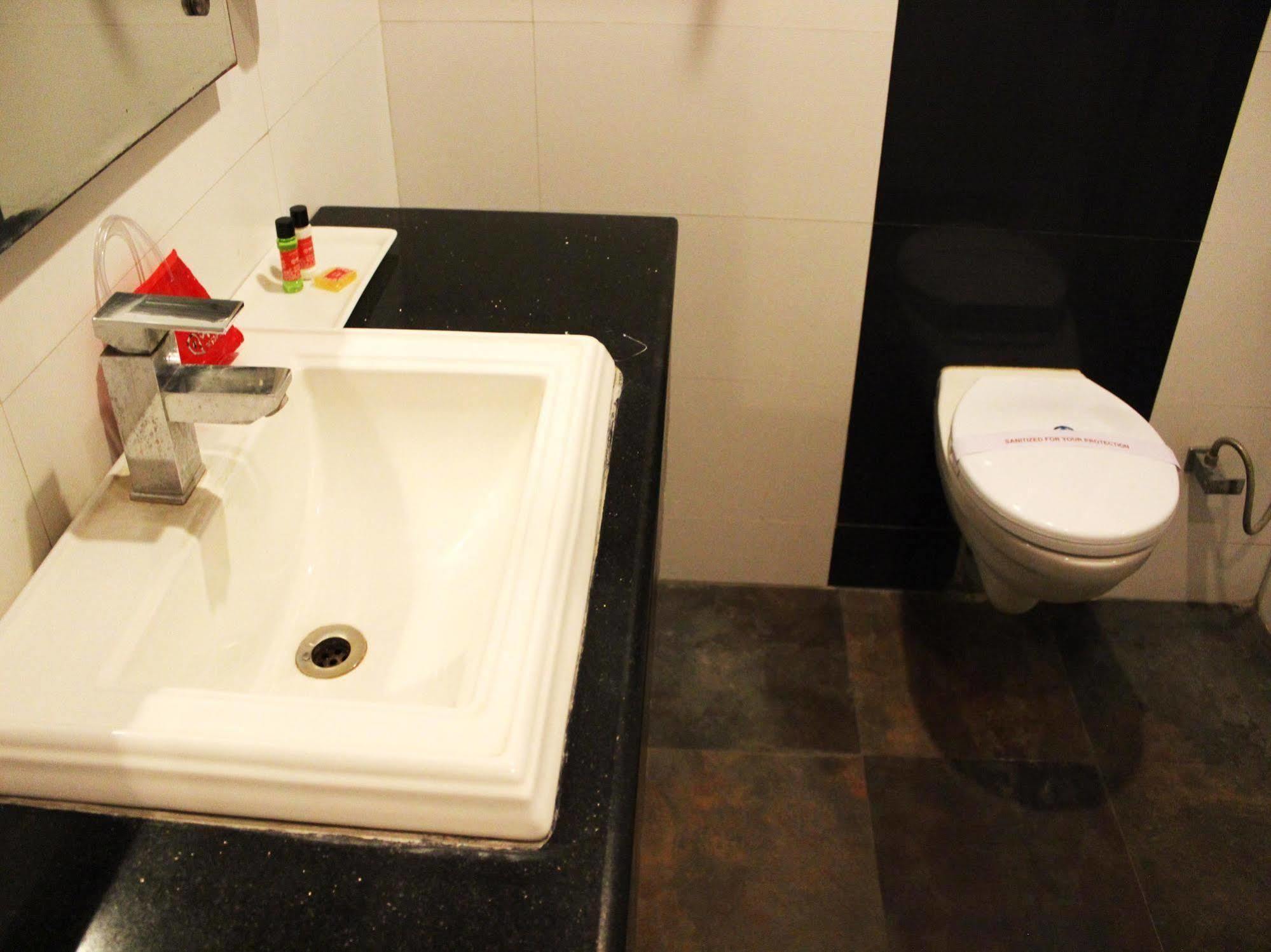 Hotel Siam International Delhi  Buitenkant foto