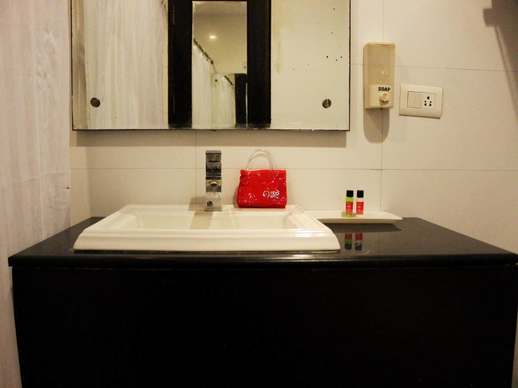 Hotel Siam International Delhi  Buitenkant foto