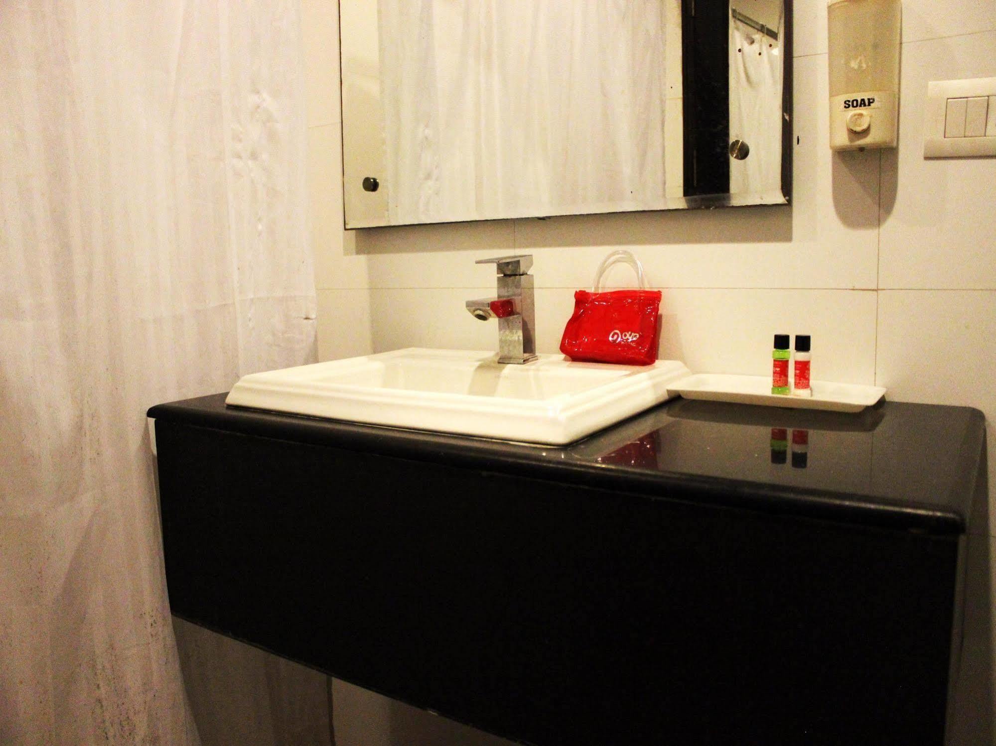 Hotel Siam International Delhi  Buitenkant foto