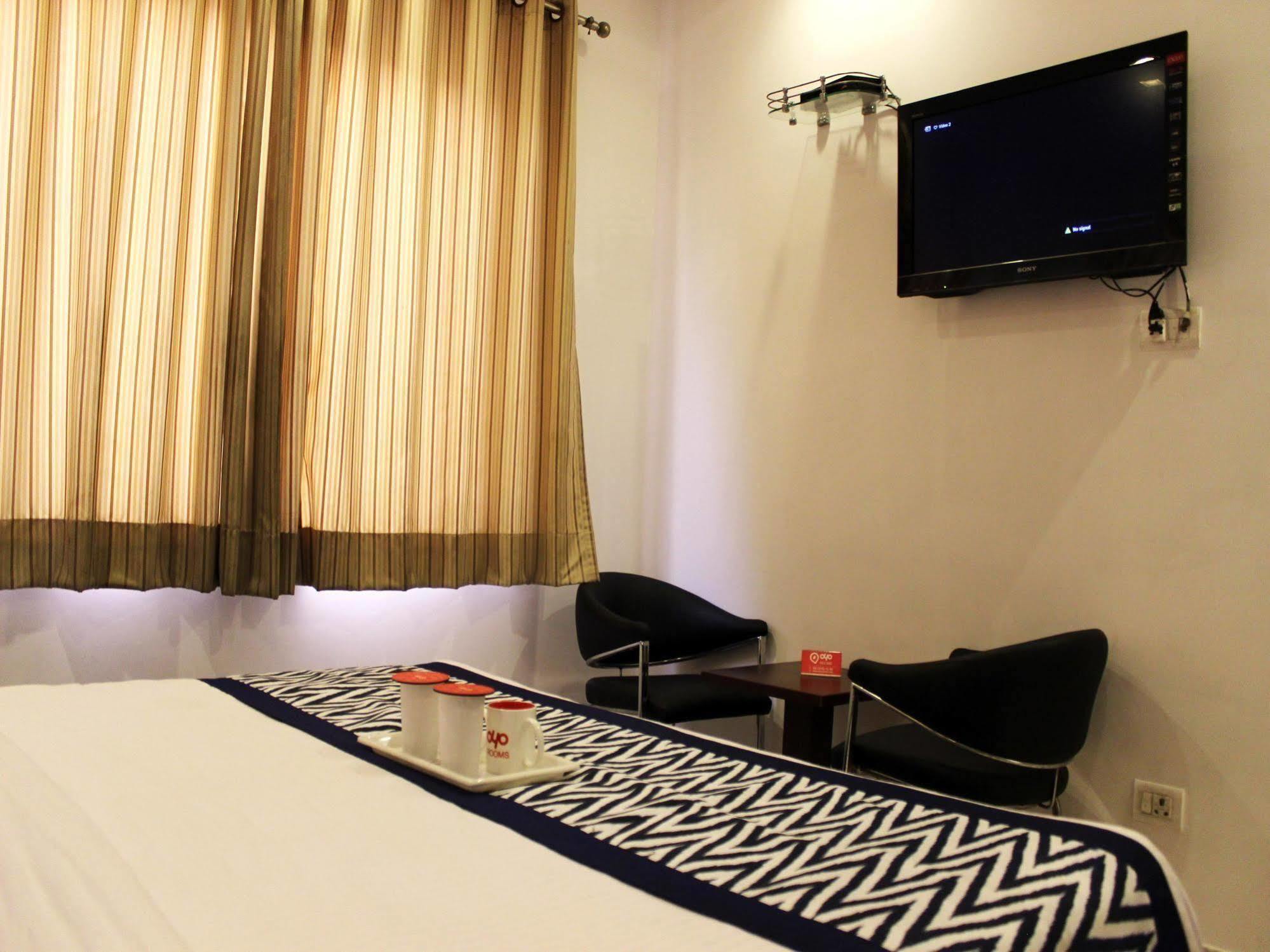 Hotel Siam International Delhi  Buitenkant foto